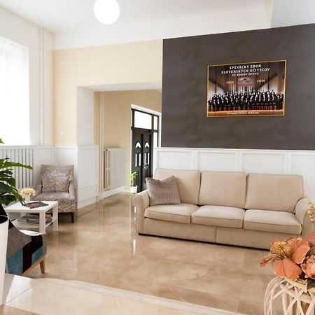 Hotel Dszsu Тренчианске-Теплице Экстерьер фото