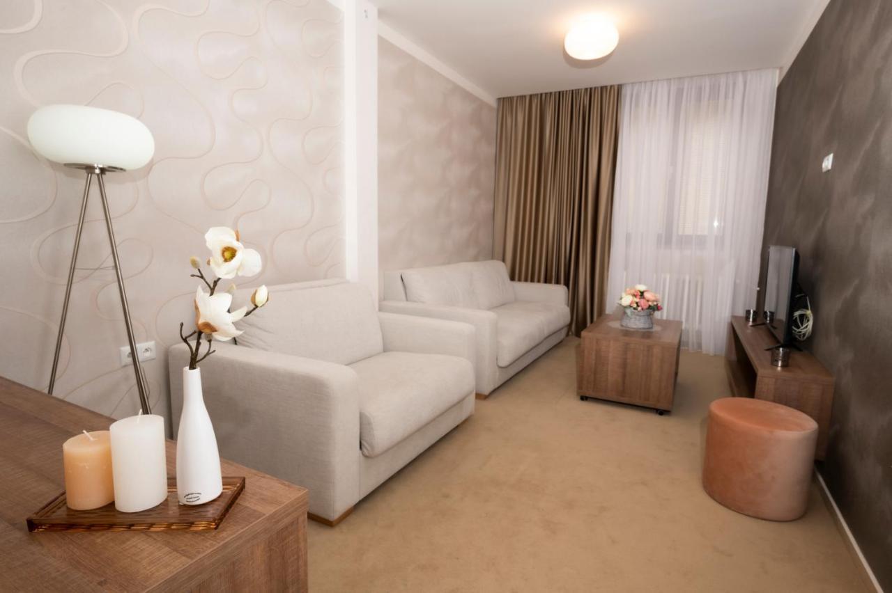 Hotel Dszsu Тренчианске-Теплице Экстерьер фото