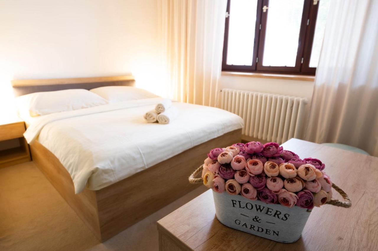 Hotel Dszsu Тренчианске-Теплице Экстерьер фото