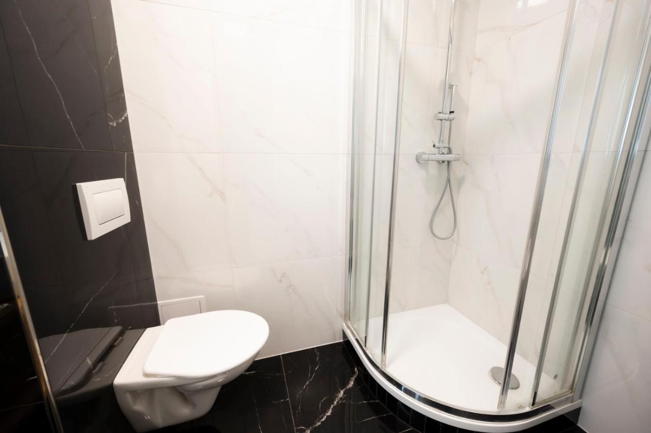 Hotel Dszsu Тренчианске-Теплице Экстерьер фото
